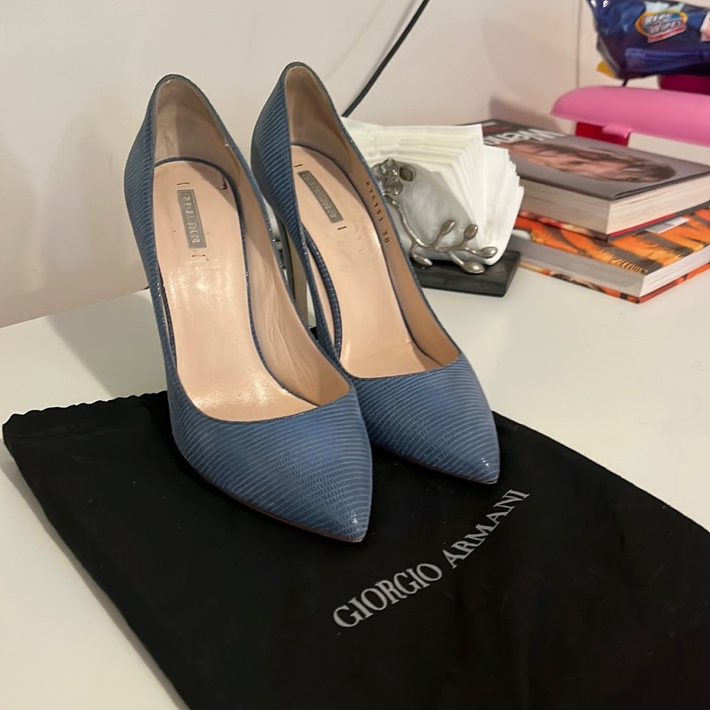 Almost new - barely worn Giorgio Armani Blue heels- Made in Italy size 38